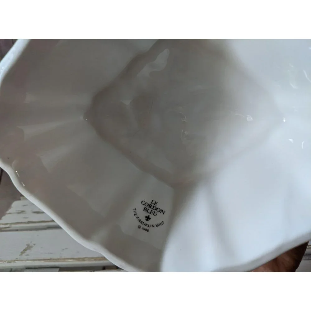 Le cordon bleu sheep lamb Easter ceramic mold‎ butt